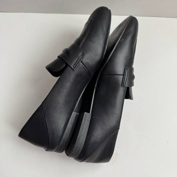 UGG Janaya Black Leather Loafers for women - Picture 5 of 8